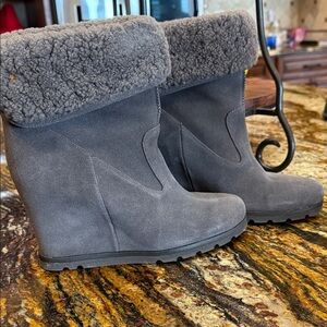 UGG NWB Charcoal Suede Kyra Wedge Boots